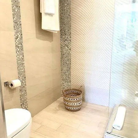Apartment Gorgeous Renovated Near Golf And Sea Rdr373
